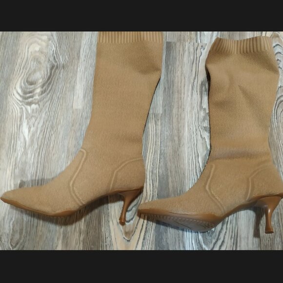 Knee High Kitten Heel Boots with Pointed Toes and Faux Knit Texture - Picture 2 of 10